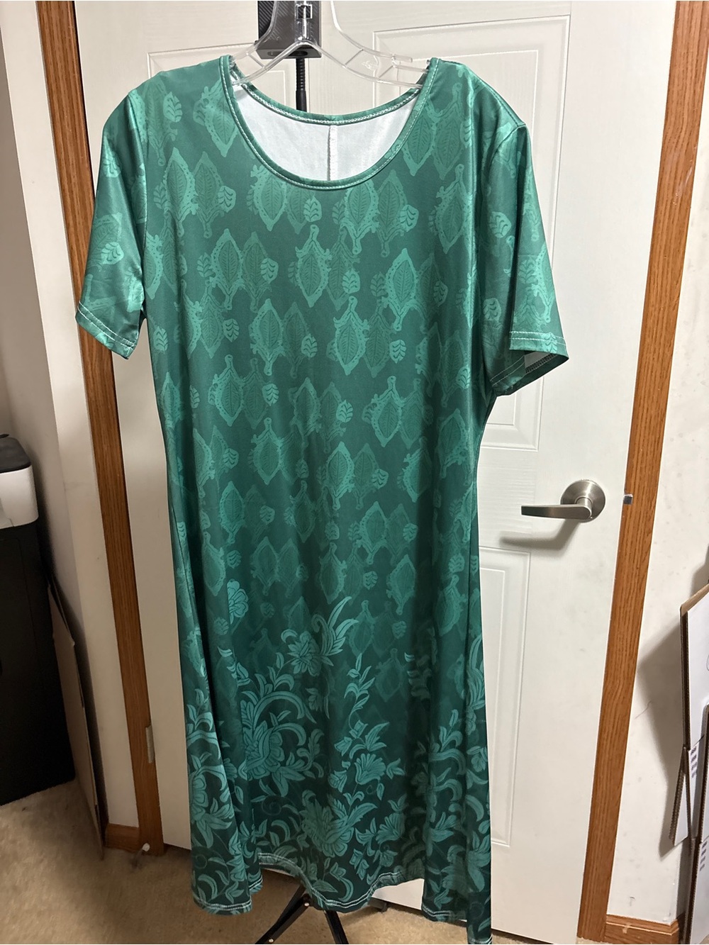 Green Floral-Print Midi Dress with Scoop Neck